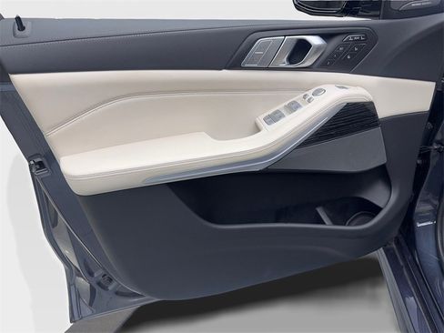 Used 2022 BMW X7 xDrive40i w/ M Sport Package image 32