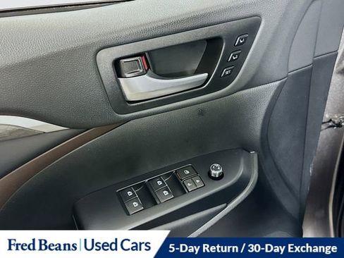 Used 2019 Toyota Highlander Limited AWD/4WD image 18