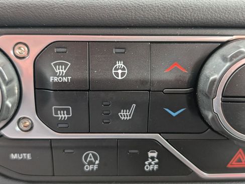 Used 2024 Jeep Gladiator Rubicon AWD/4WD image 19