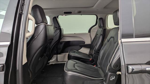 Used 2023 Chrysler Pacifica Limited FWD image 16