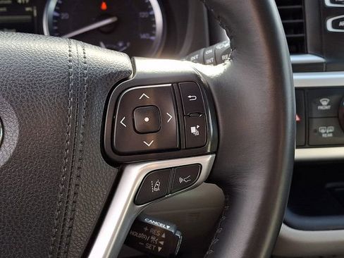 Used 2019 Toyota Highlander XLE image 26