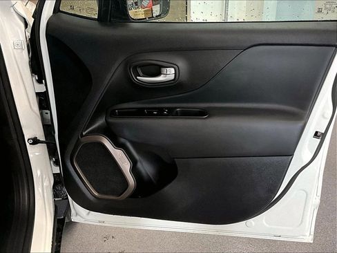 Used 2023 Jeep Renegade Latitude AWD/4WD image 12