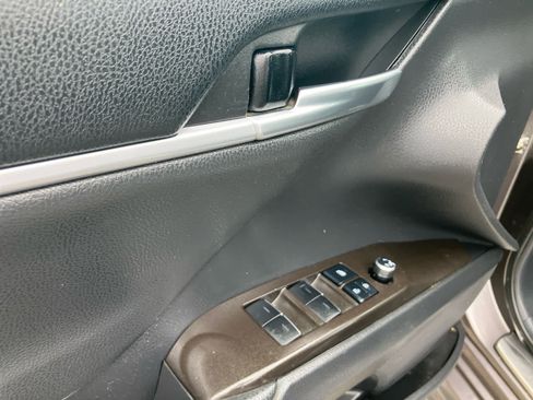 Used 2021 Toyota Camry XSE FWD image 10