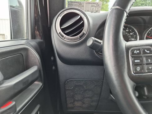Used 2017 Jeep Wrangler Unlimited Sport w/ Quick Order Package 24S AWD/4WD image 18