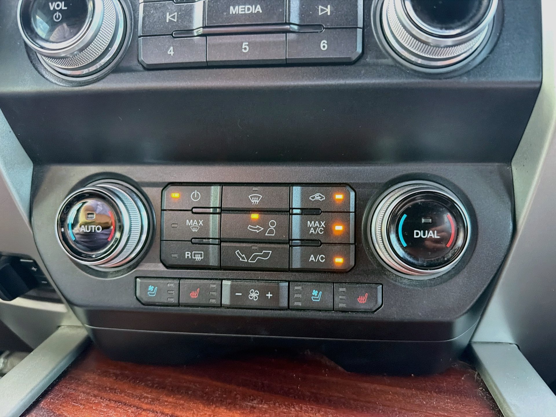 Used 2019 Ford F150 King Ranch w/ Equipment Group 601A Luxury AWD/4WD image 24