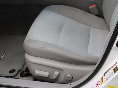 Used 2017 Toyota Camry LE image 14