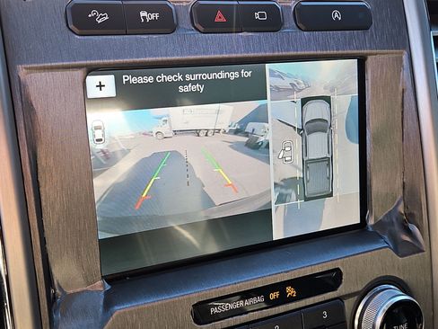 Used 2018 Ford F150 Platinum w/ Equipment Group 701A Luxury image 24