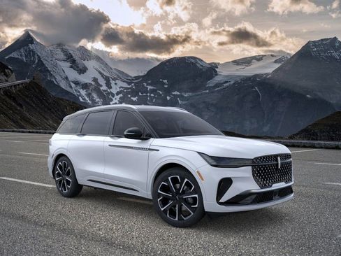 New 2026 Lincoln Nautilus Reserve image 7