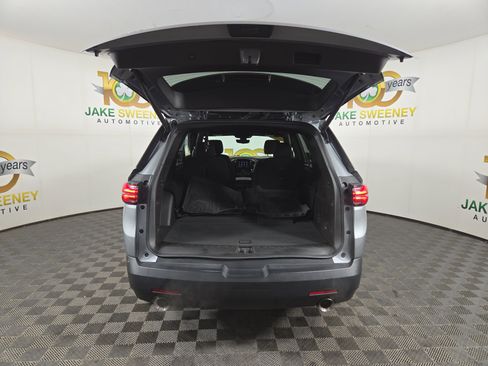 Used 2023 Chevrolet Traverse LT image 34