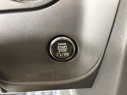 Used 2014 Dodge Challenger SXT image 23