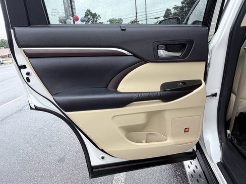 Used 2016 Toyota Highlander Limited AWD/4WD image 31