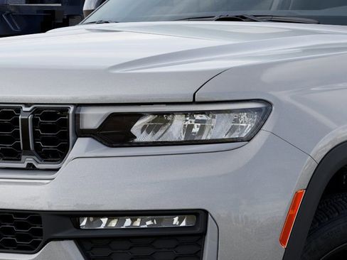 New 2026 Jeep Grand Cherokee L Limited w/ Limited Altitude Package AWD/4WD image 10