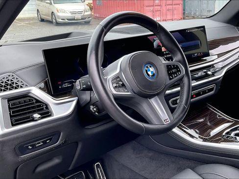 Used 2024 BMW X5 xDrive50e w/ M Sport Package image 15