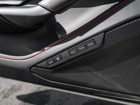 Used 2020 Ferrari F8 Tributo image 32