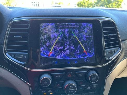 Used 2020 Jeep Grand Cherokee Limited image 8