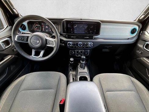 Used 2024 Jeep Wrangler Unlimited Sahara AWD/4WD image 16