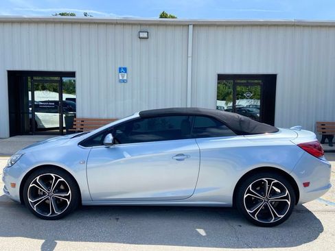 Used 2019 Buick Cascada Premium FWD image 2