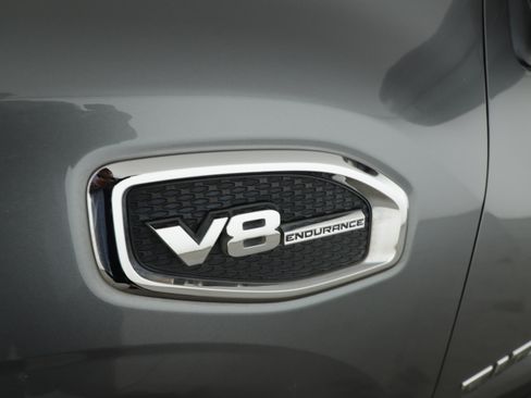 Used 2017 Nissan Titan SV image 7