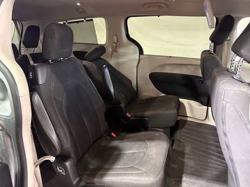 Used 2017 Chrysler Pacifica Touring Plus w/ Tire & Wheel Group image 19