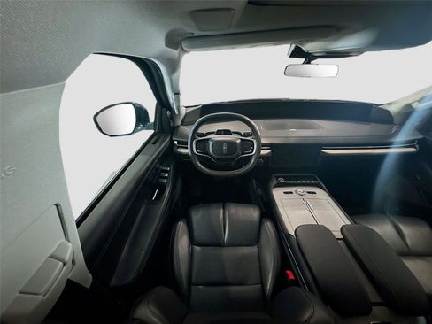 Used 2025 Lincoln Navigator L Reserve image 3