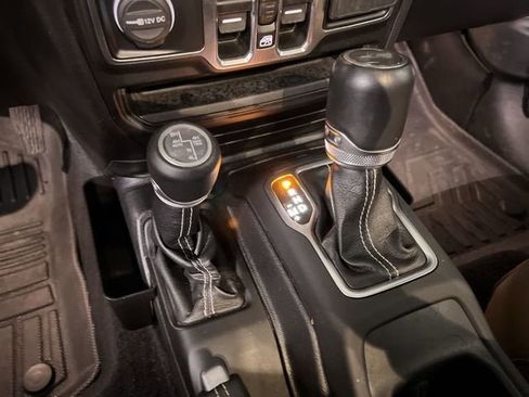 Used 2021 Jeep Wrangler Unlimited Sahara w/ Cold Weather Group image 16