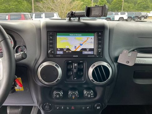 Used 2015 Jeep Wrangler Unlimited Rubicon AWD/4WD image 19