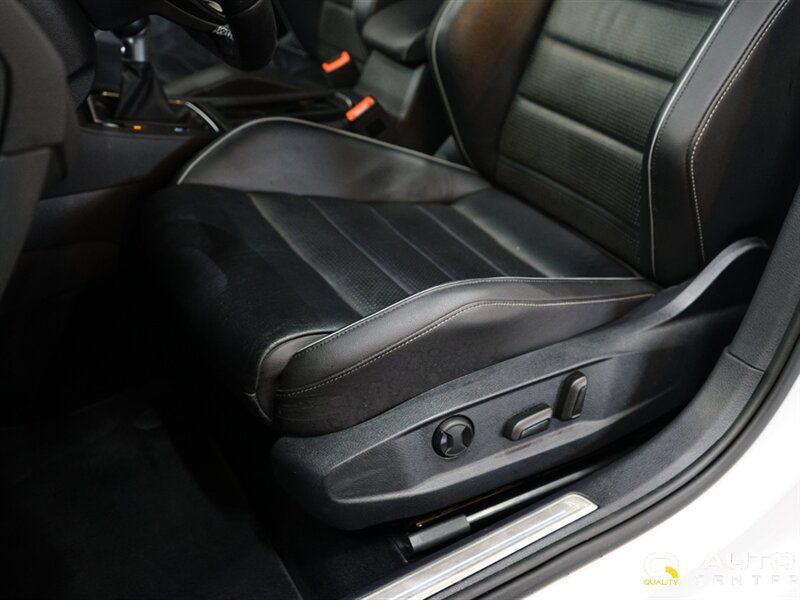 Used 2019 Volkswagen Golf R 4-Door AWD/4WD image 14