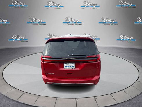New 2026 Chrysler Pacifica Select image 4