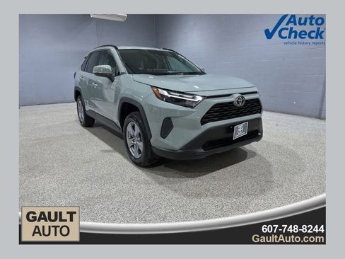 Used 2022 Toyota RAV4 XLE AWD/4WD image 1