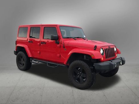Used 2015 Jeep Wrangler Unlimited Sahara AWD/4WD image 9