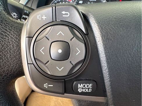 Used 2012 Toyota Camry LE FWD image 16