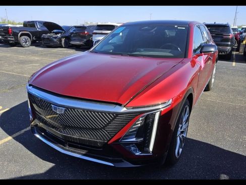 Used 2024 Cadillac Lyriq Luxury AWD/4WD image 3