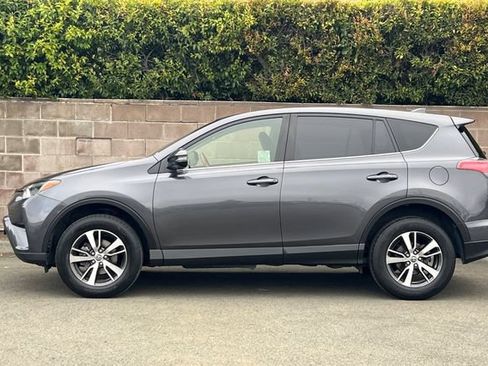 Used 2018 Toyota RAV4 XLE w/ All Weather Liner Package FWD image 9