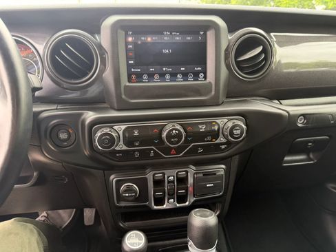 Used 2021 Jeep Wrangler Unlimited Sport AWD/4WD image 23
