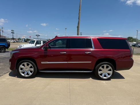 Used 2020 Cadillac Escalade ESV Premium Luxury image 8