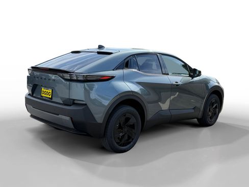 New 2026 Subaru Uncharted Premium FWD image 5