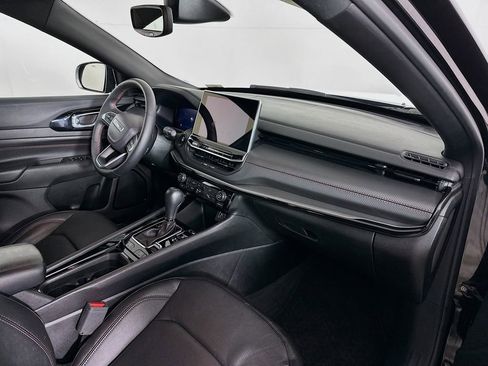 Certified 2025 Jeep Compass Trailhawk w/ Trailhawk Elite Group image 40