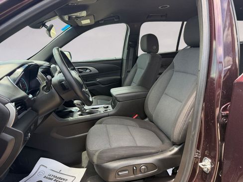 Used 2023 Chevrolet Traverse LT FWD image 9
