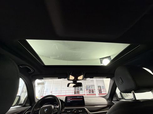 Used 2023 BMW 540i xDrive w/ Premium Package image 24