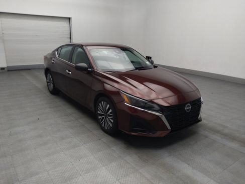 Used 2024 Nissan Altima 2.5 SV image 13