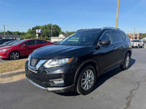 Used 2017 Nissan Rogue SV FWD image 3