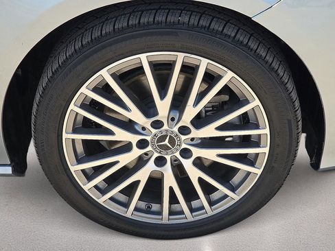 Used 2025 Mercedes-Benz CLA 250 4MATIC image 11
