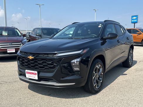 Certified 2024 Chevrolet Trax LT w/ Driver Confidence Package FWD image 2