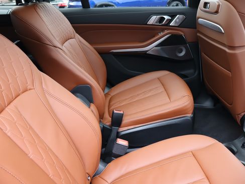 Used 2025 BMW X7 M60i AWD/4WD image 30