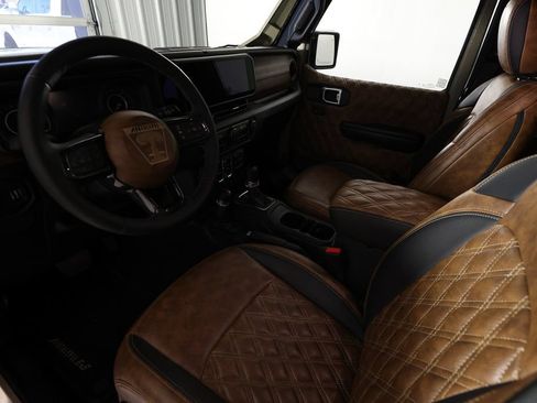 Used 2025 Jeep Gladiator Sport AWD/4WD image 40