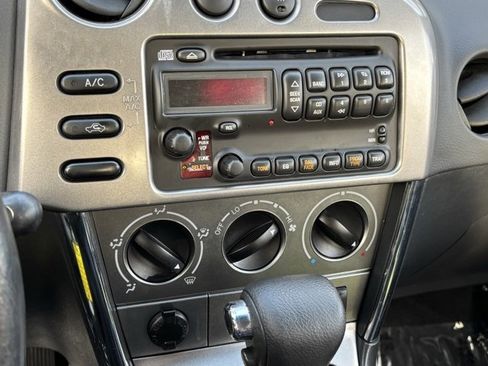 Used 2004 Pontiac Vibe Base image 24