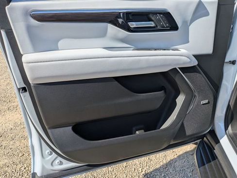 New 2026 Chevrolet Suburban Premier w/ Sun And Tow Package AWD/4WD image 8