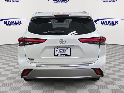 Used 2021 Toyota Highlander Platinum FWD image 6