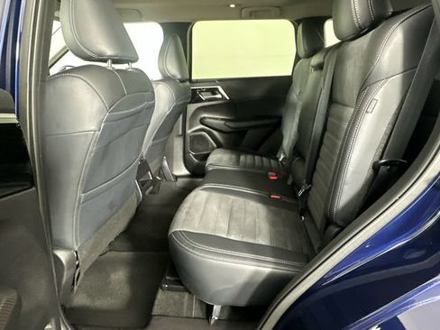 Used 2024 Mitsubishi Outlander SE AWD/4WD image 16