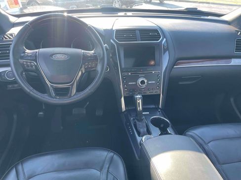 Used 2018 Ford Explorer Platinum image 7